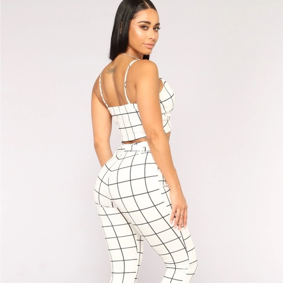 NWT Fashion Nova White / Black Don't Be A Square Cropped Top - Picture 2 of 10